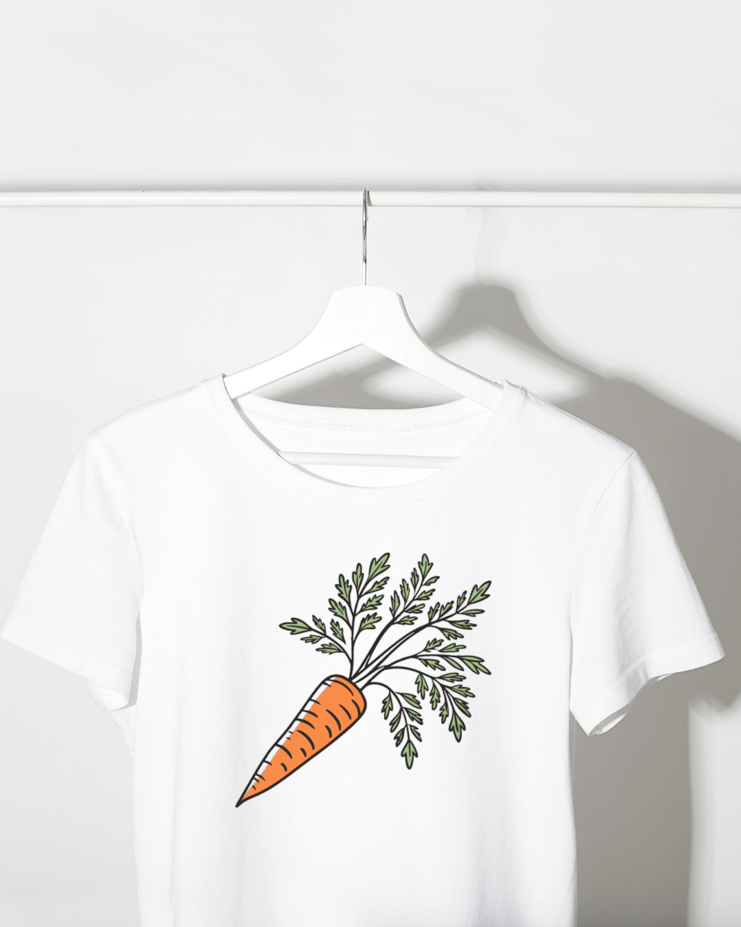 T-shirt ludique avec carotte souriante pour les amateurs de jardinage amusant