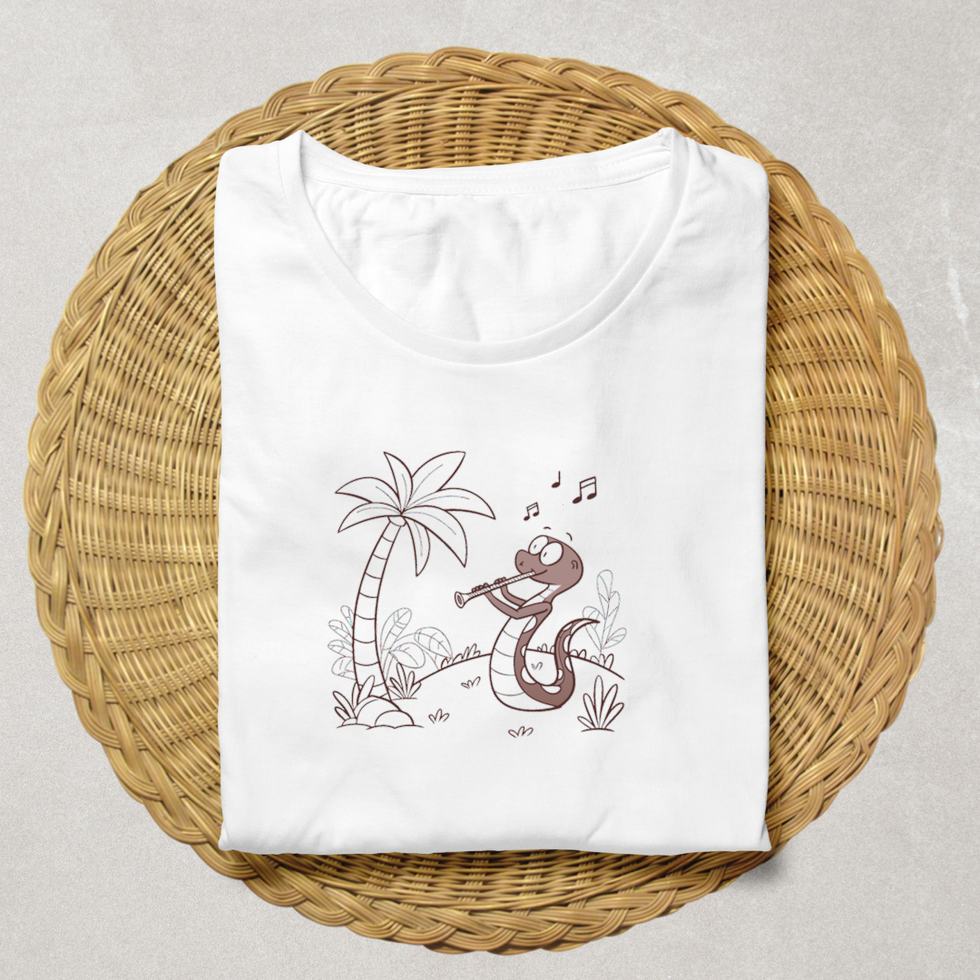 Sur un t-shirt, serpent exotique dans une jungle luxuriante vibrant de couleurs