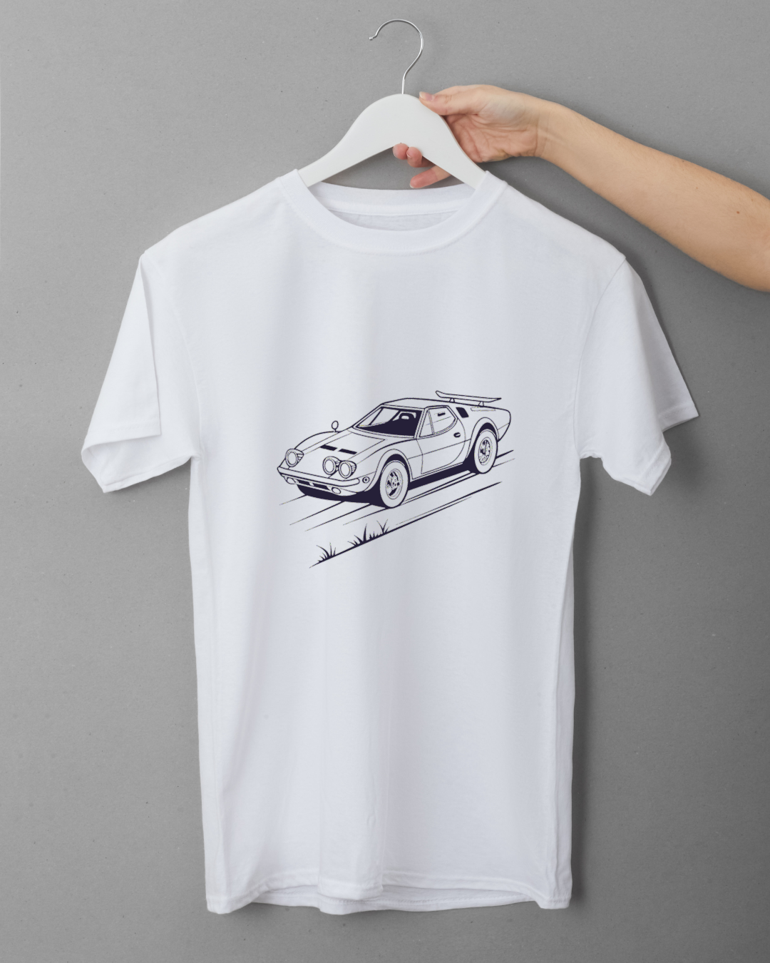T-shirt stylé avec motif de voiture Stratos classique en course