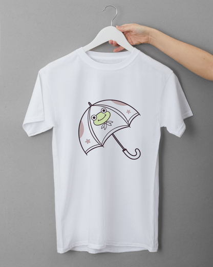 T-shirt avec une grenouille joyeuse sous un parapluie dans un style pastel joueur