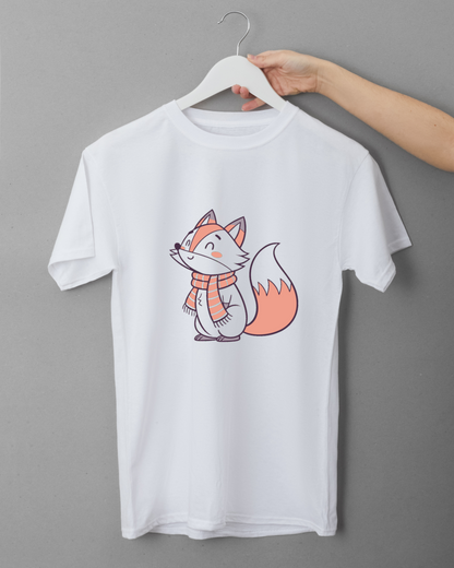 T-shirt avec renard souriant en écharpe, style hivernal doux et chaleureux