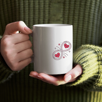 Mug stylisé avec motif Infinity Love pour des cadeaux personnalisés.