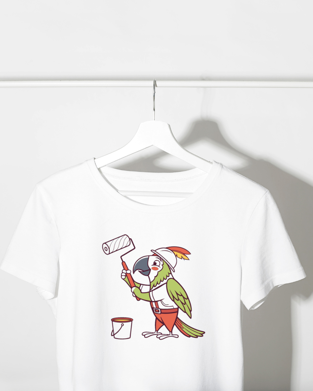 T-shirt amusant avec un perroquet cartoon peintre pour un style créatif attrayant