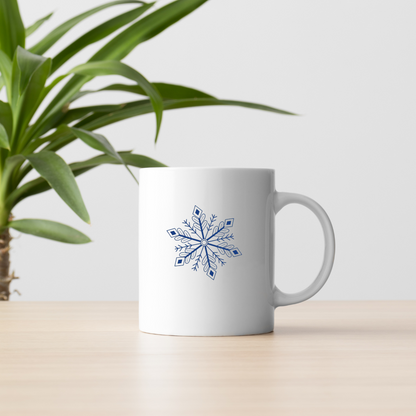 Mug décoré avec flocon fractal hivernal artistique pour ambiance glacée