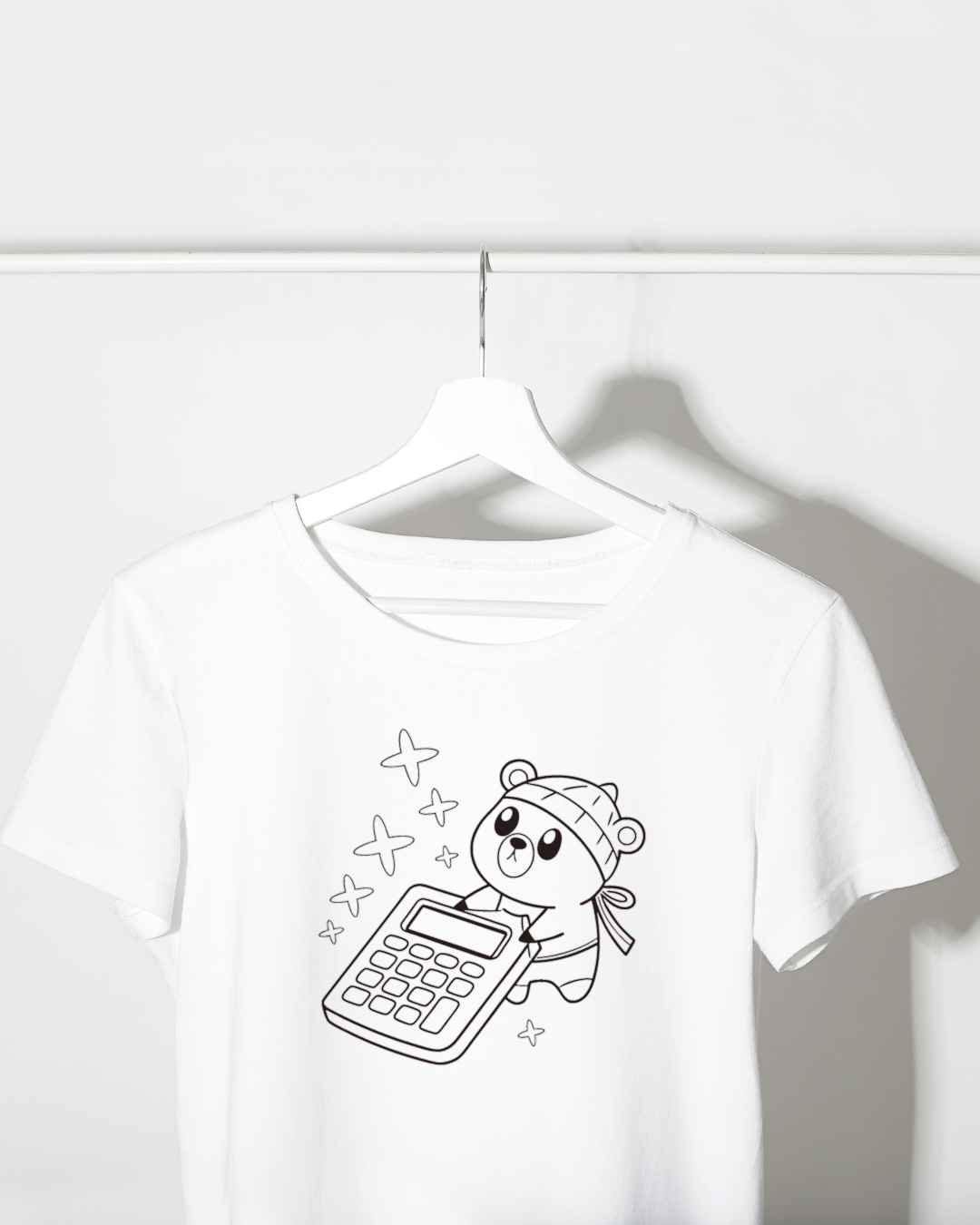 T-shirt avec ourson minimaliste rêveur ambiance éducative