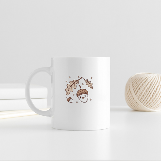 Mug automnal avec doodle de gland joyeux dans un style nature rustique