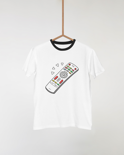 T-shirt moderne avec télécommande multicolore en action, style graphique unique