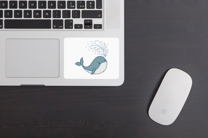 Sticker marin avec doodle de baleine joyeuse colorée sur fond blanc