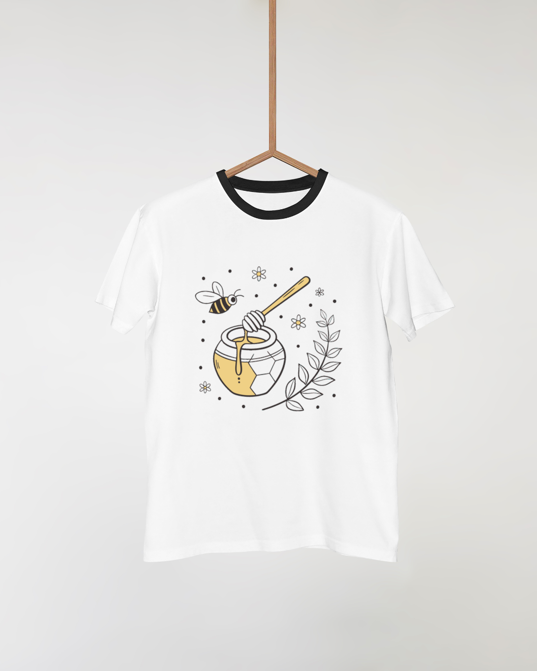 T-shirt fun avec abeille joyeuse et pot de miel en style nature vibrant