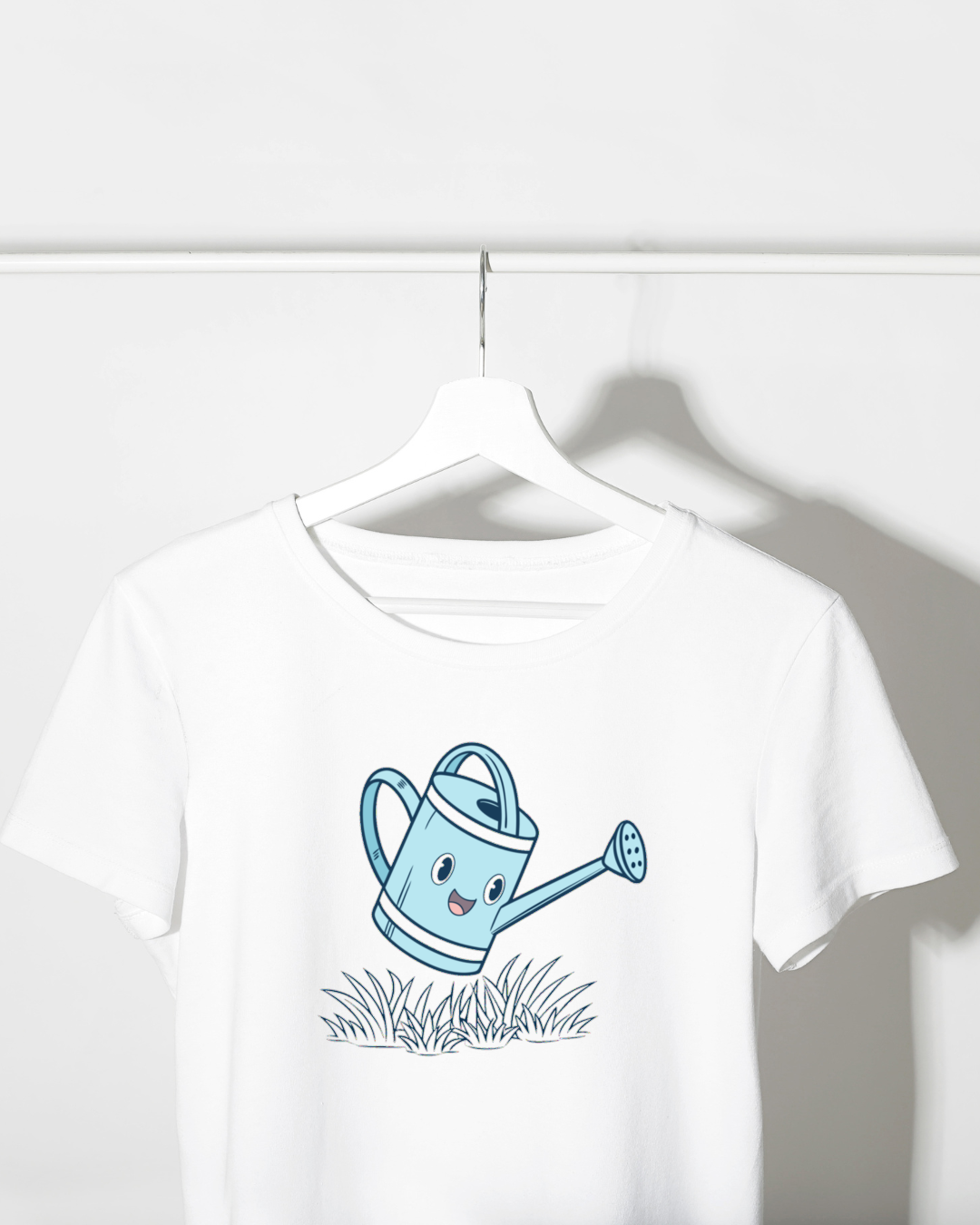 T-shirt avec arrosoir joyeux pastel sur fond printanier vibrant et sympathique