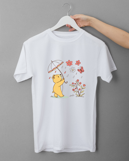 T-shirt avec ours joyeux sous parapluie, style doux, ambiance printanière colorée