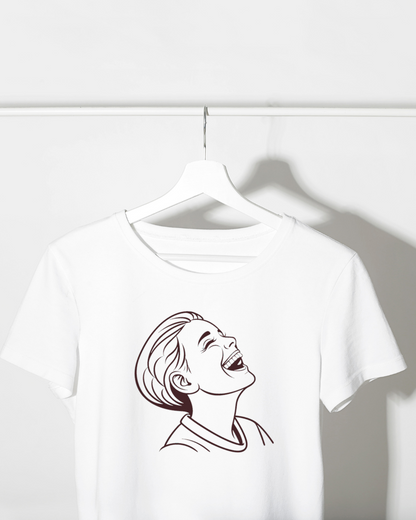 T-shirt avec dessin enfant souriant en noir et blanc ambiance joyeuse et éclatante