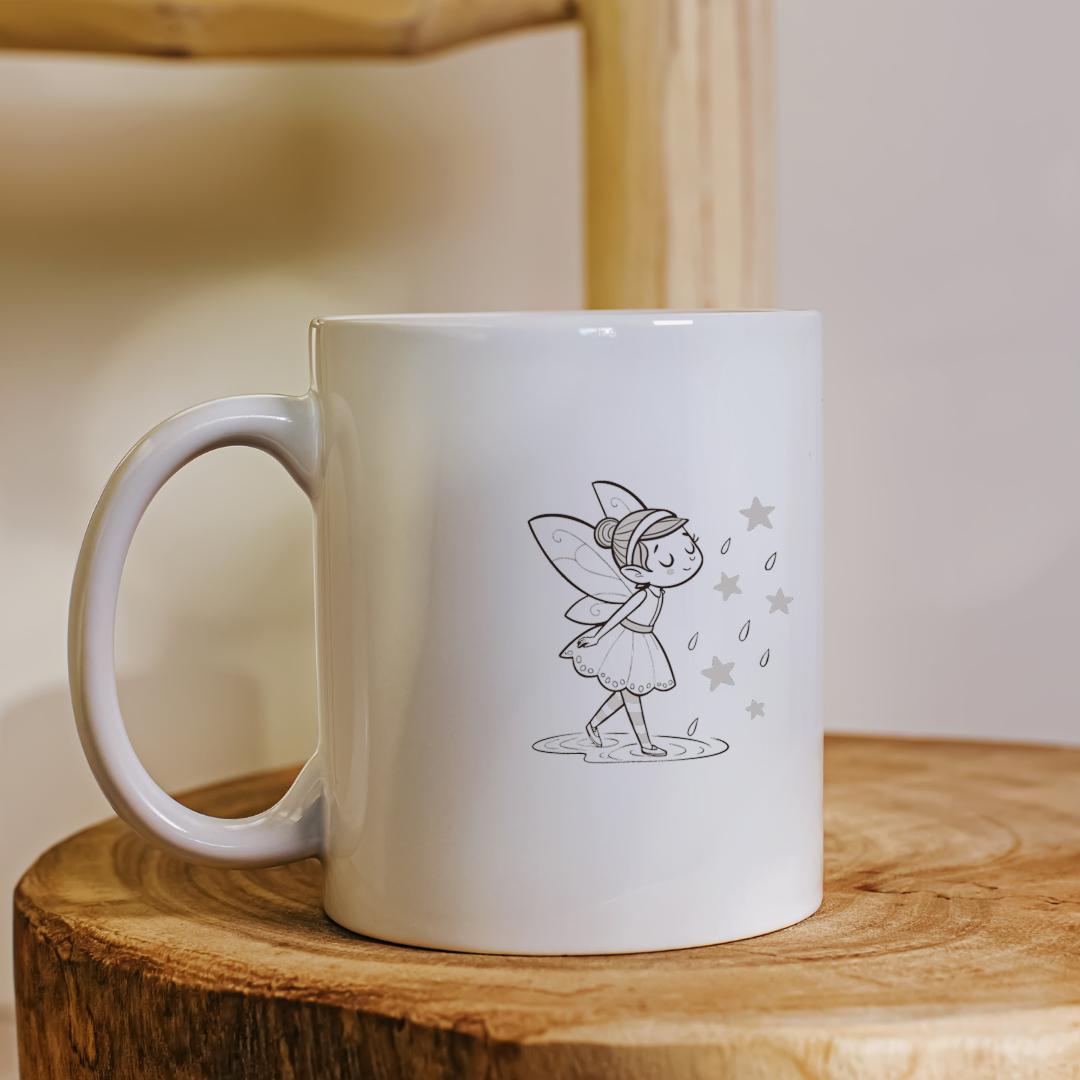 Mug décoré d'une fée joyeuse sous une pluie d'étoiles au style féerique enchanteur