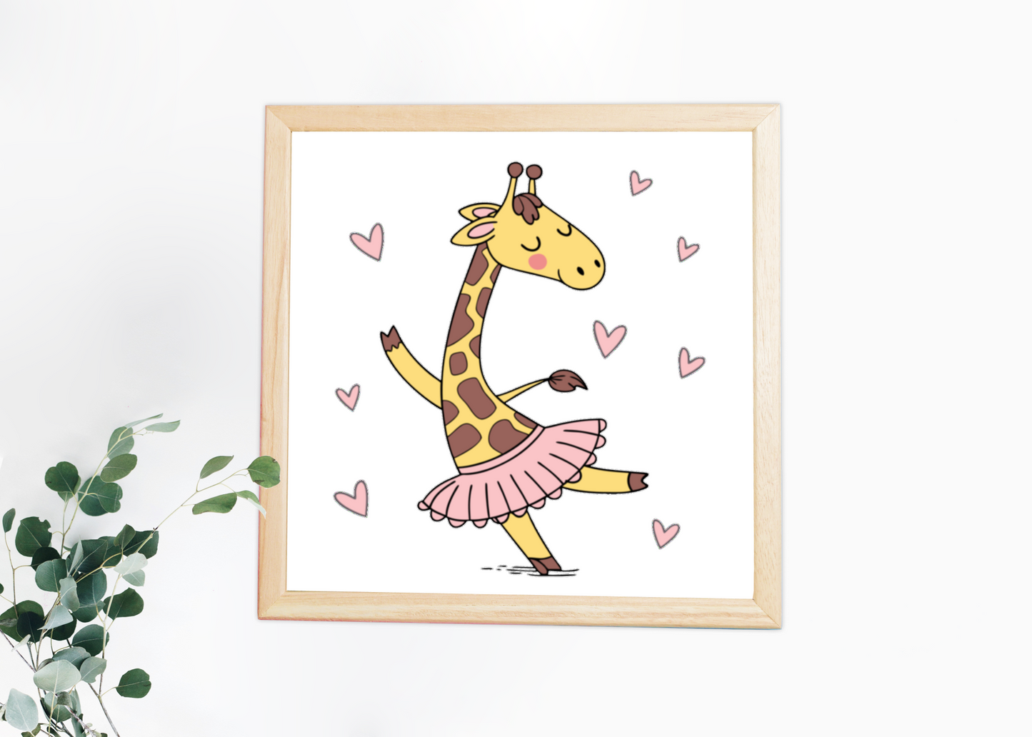 Cadre avec girafe kawaii dansant gracieusement dans des teintes pastel délicates