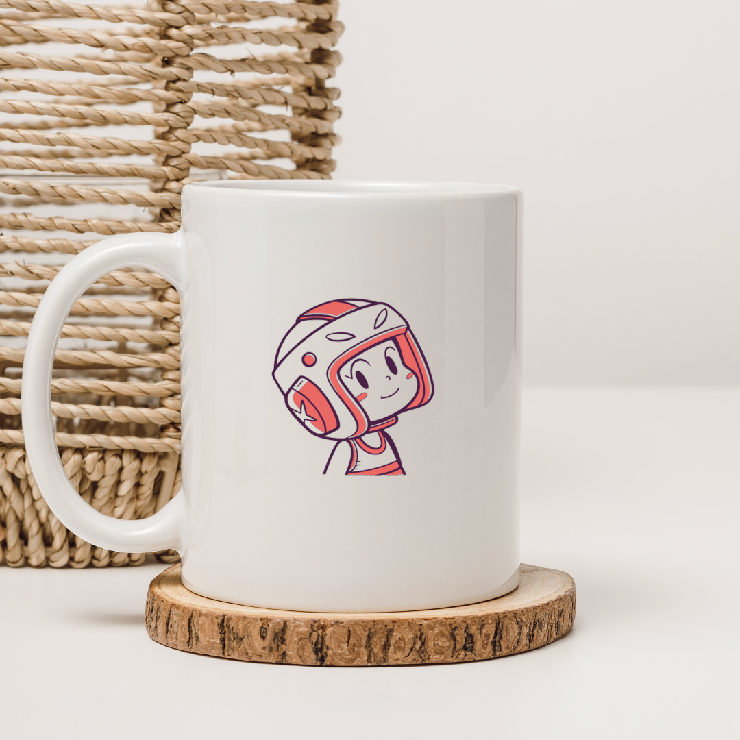 Mug avec icône ludique d'un enfant en casque sourire, ambiance aventure enfantine