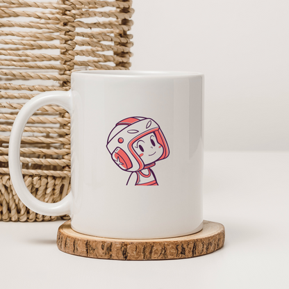 Mug avec icône ludique d'un enfant en casque sourire, ambiance aventure enfantine