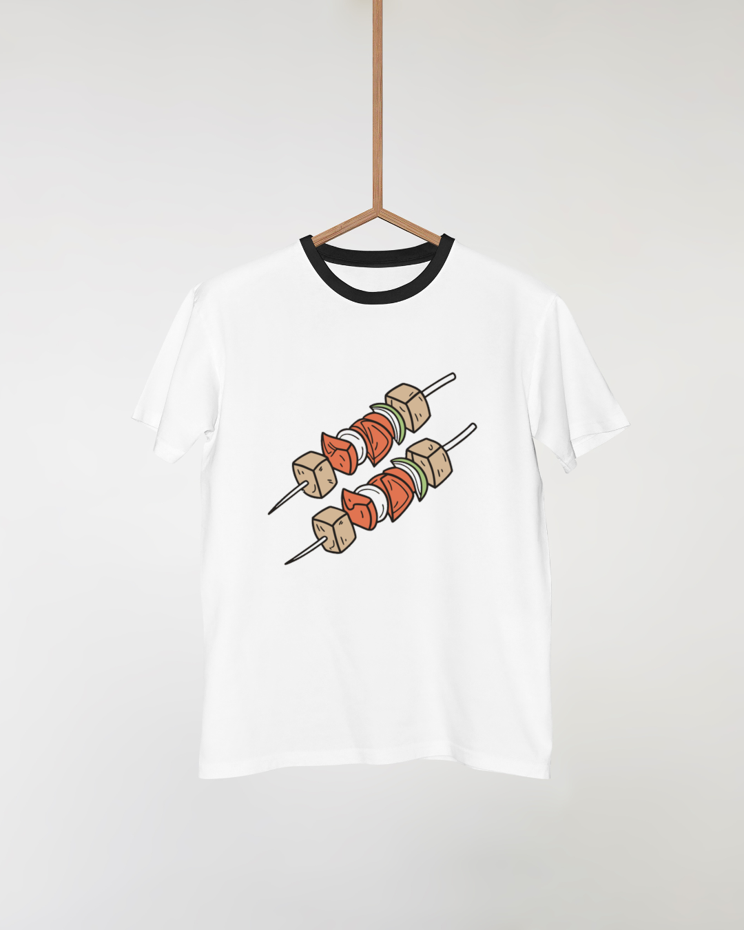 T-shirt avec brochettes colorées estivales style moderne pour amateurs de BBQ