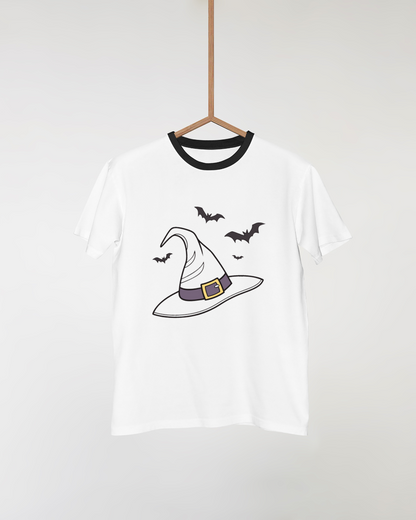 T-shirt au design halloween avec chapeau pointu et chauves-souris envoûtantes
