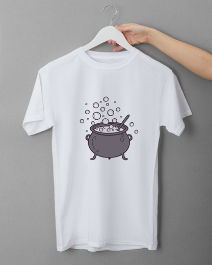 T-shirt avec motif chaudron stylisé pour Halloween ambiance mystérieuse