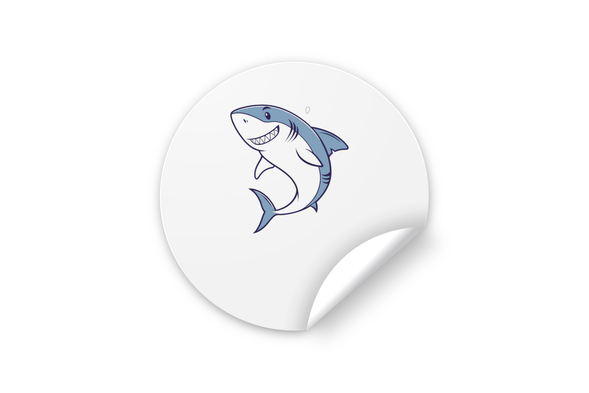 Sticker amusant avec un requin cartoon souriant, idéal pour décorer vos affaires