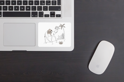 Sticker aventure avec chameau stylisé, parfait pour les passionnés de safari