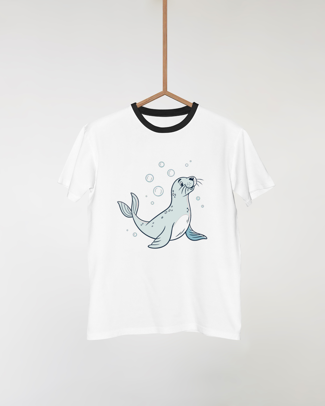 T-shirt amusant avec un phoque joueur entouré de charmantes bulles marines