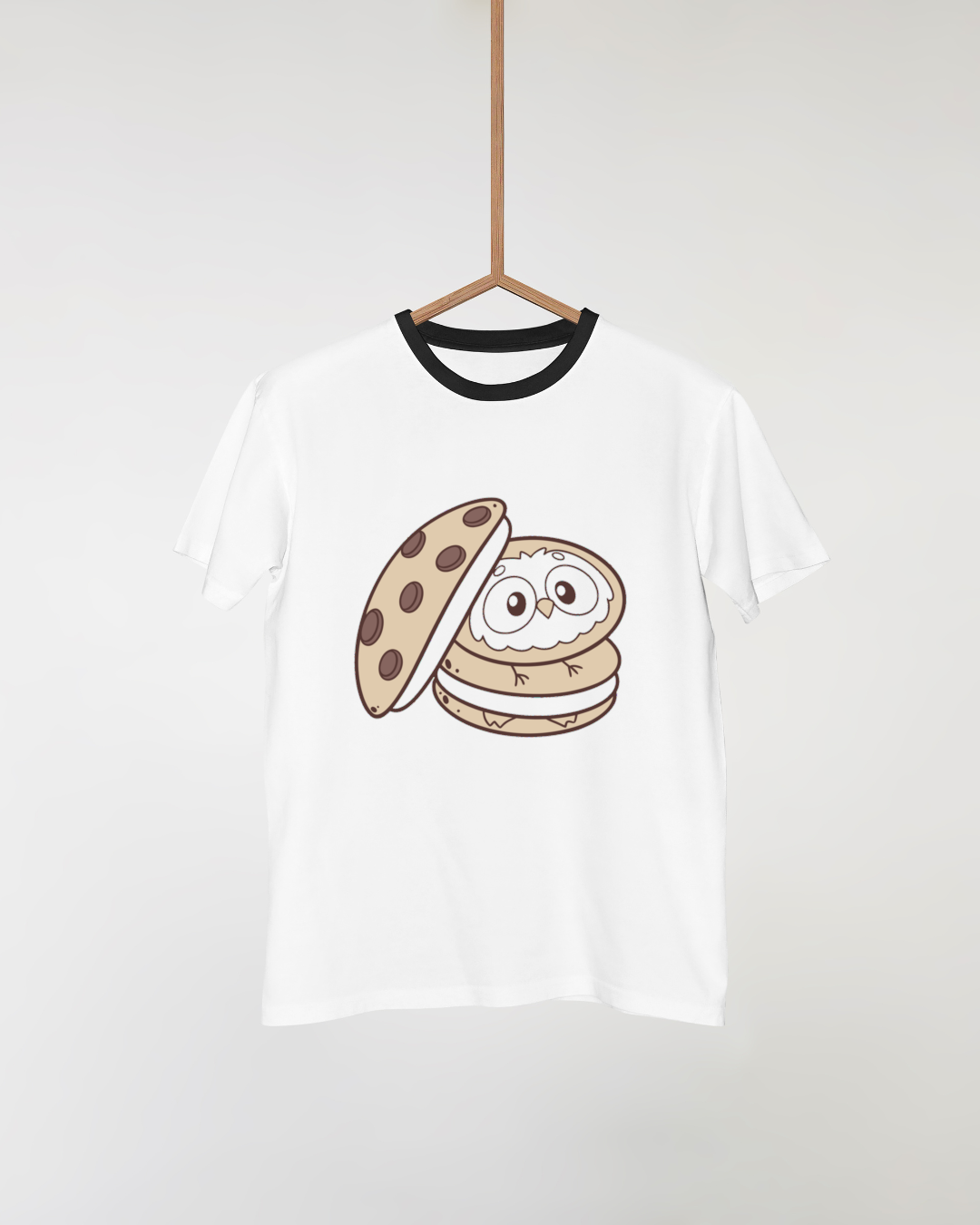 Un t-shirt orné d'une icône de cookie surprenant au style minimaliste