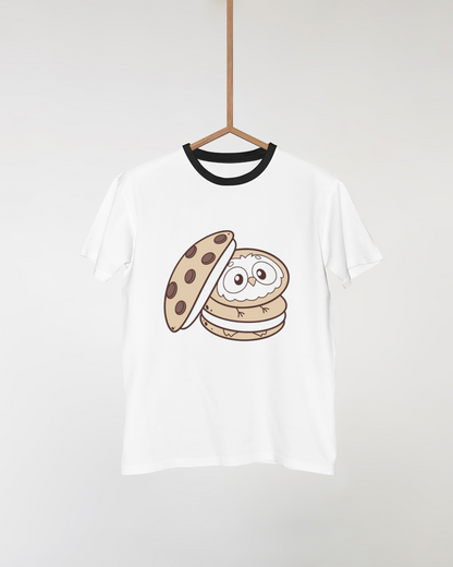 Un t-shirt orné d'une icône de cookie surprenant au style minimaliste