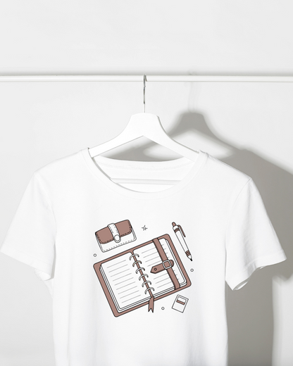 T-shirt tendance montrant un carnet stylé en design minimaliste pour les amateurs de papeterie