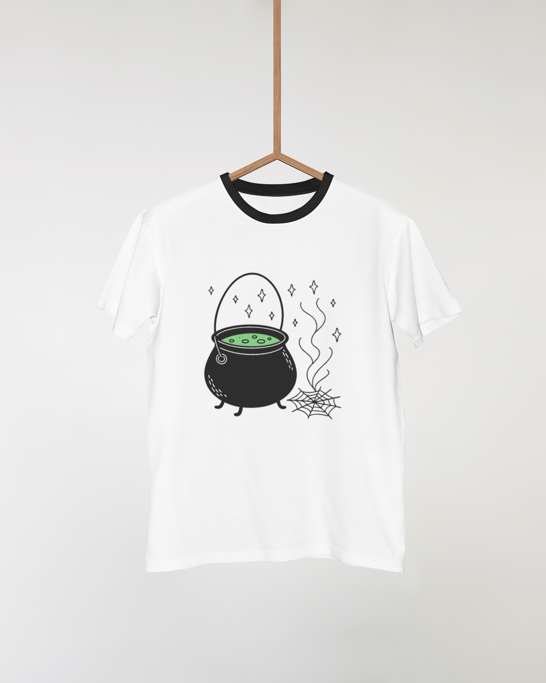T-shirt décoré d’un chaudron fumant pour une ambiance mystique et Halloween