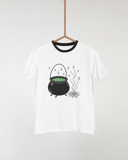 T-shirt décoré d’un chaudron fumant pour une ambiance mystique et Halloween
