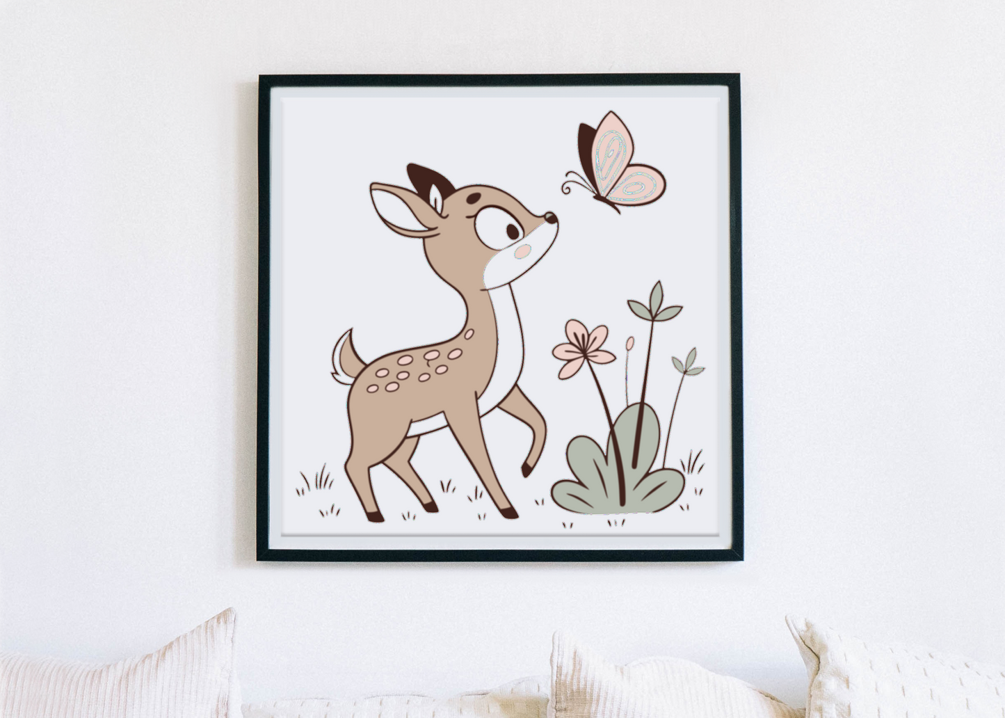 Cadre artistique avec faon et papillon dans des tons pastel en thème forêt