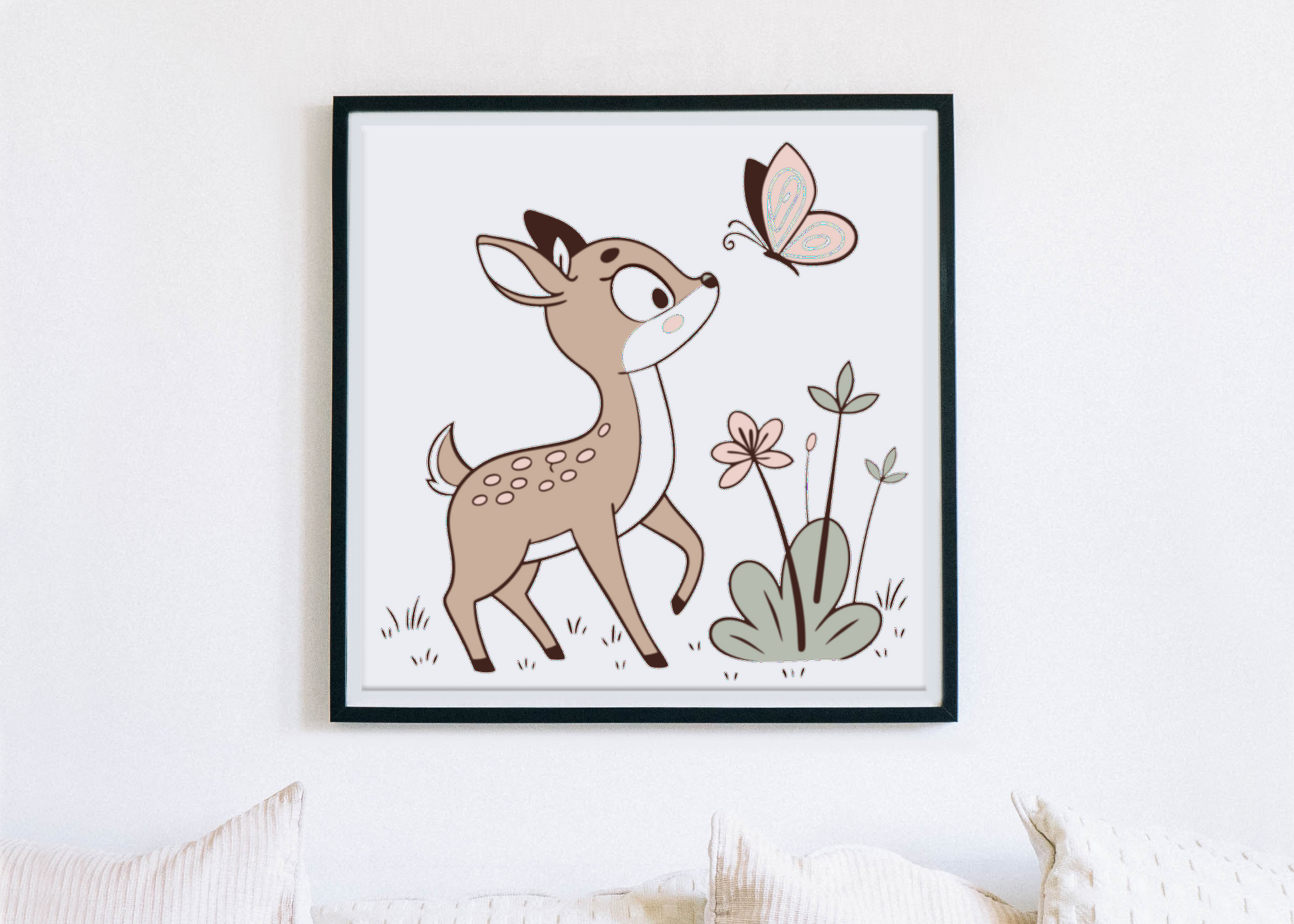 Cadre artistique avec faon et papillon dans des tons pastel en thème forêt