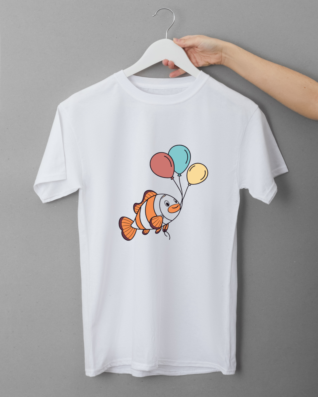 T-shirt avec poisson clown volant coloré style cartoon pour une touche marine fun