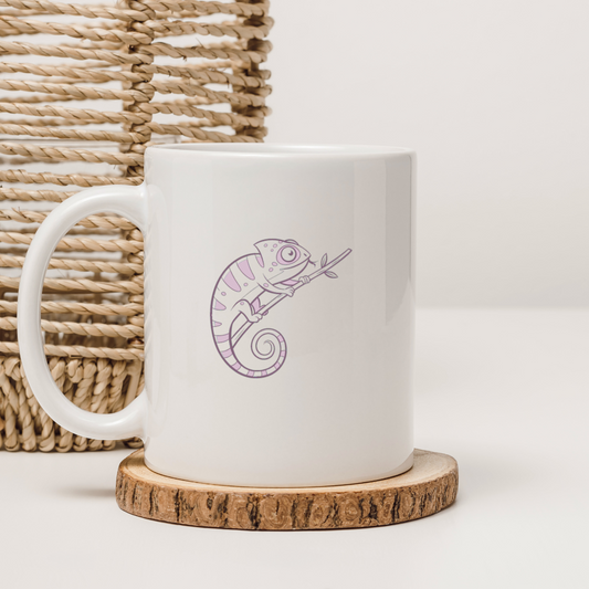 Mug avec un caméléon stylisé évoquant la jungle, design moderne et coloré