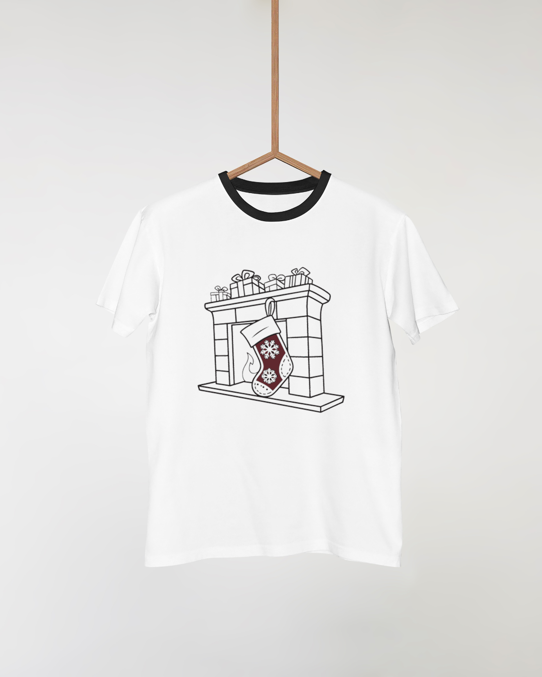 T-shirt avec une chaussette festive vintage évoquant l'esprit enchanté de Noël