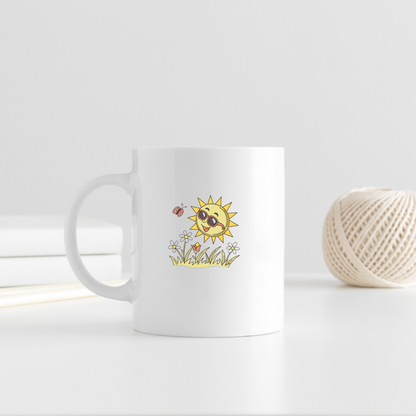 Mug avec un soleil cartoon portant des lunettes, style printanier coloré et joyeux