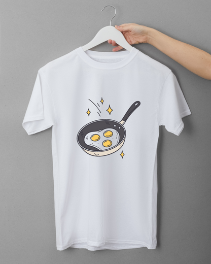 T-shirt avec omelette étoilée sautante dans un style dessin animé vibrant