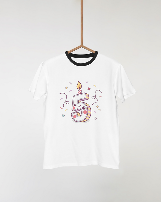 T-shirt avec chiffre 5 adorable et coloré, design festif