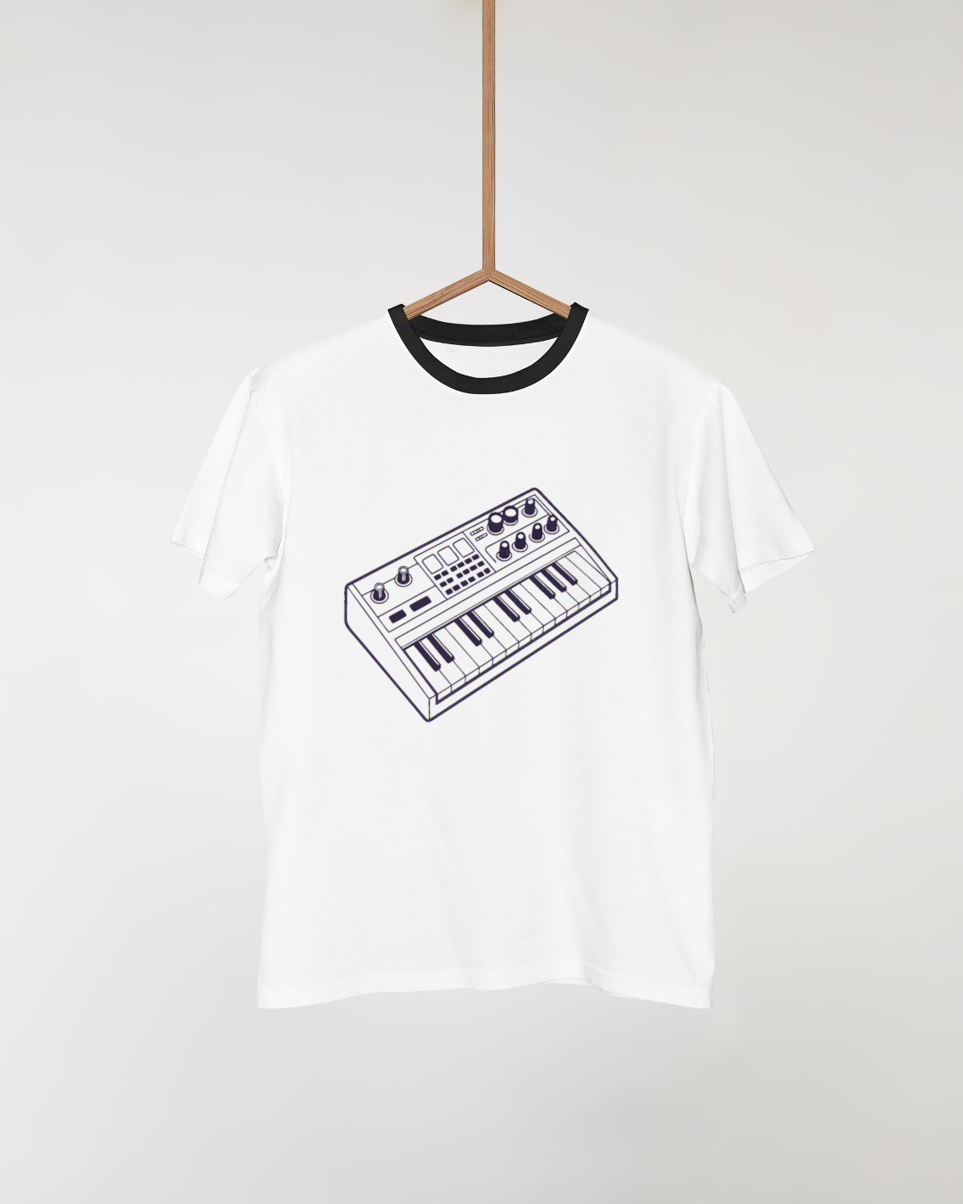 T-shirt moderne avec synthétiseur créatif électronique au style minimaliste