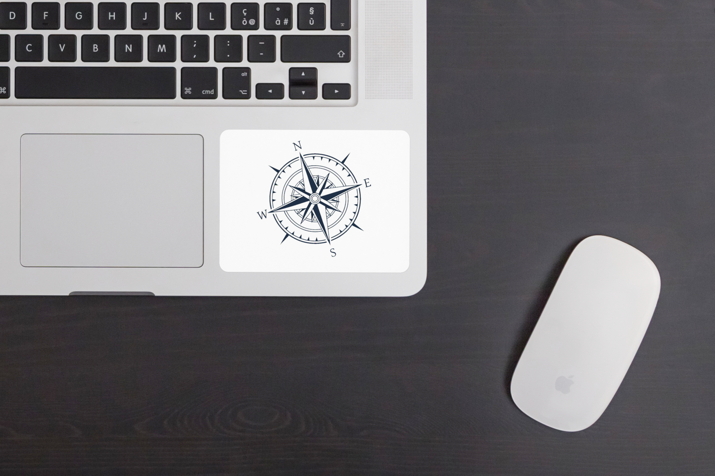 Sticker représentant une élégante rose des vents, parfait pour une ambiance nautique
