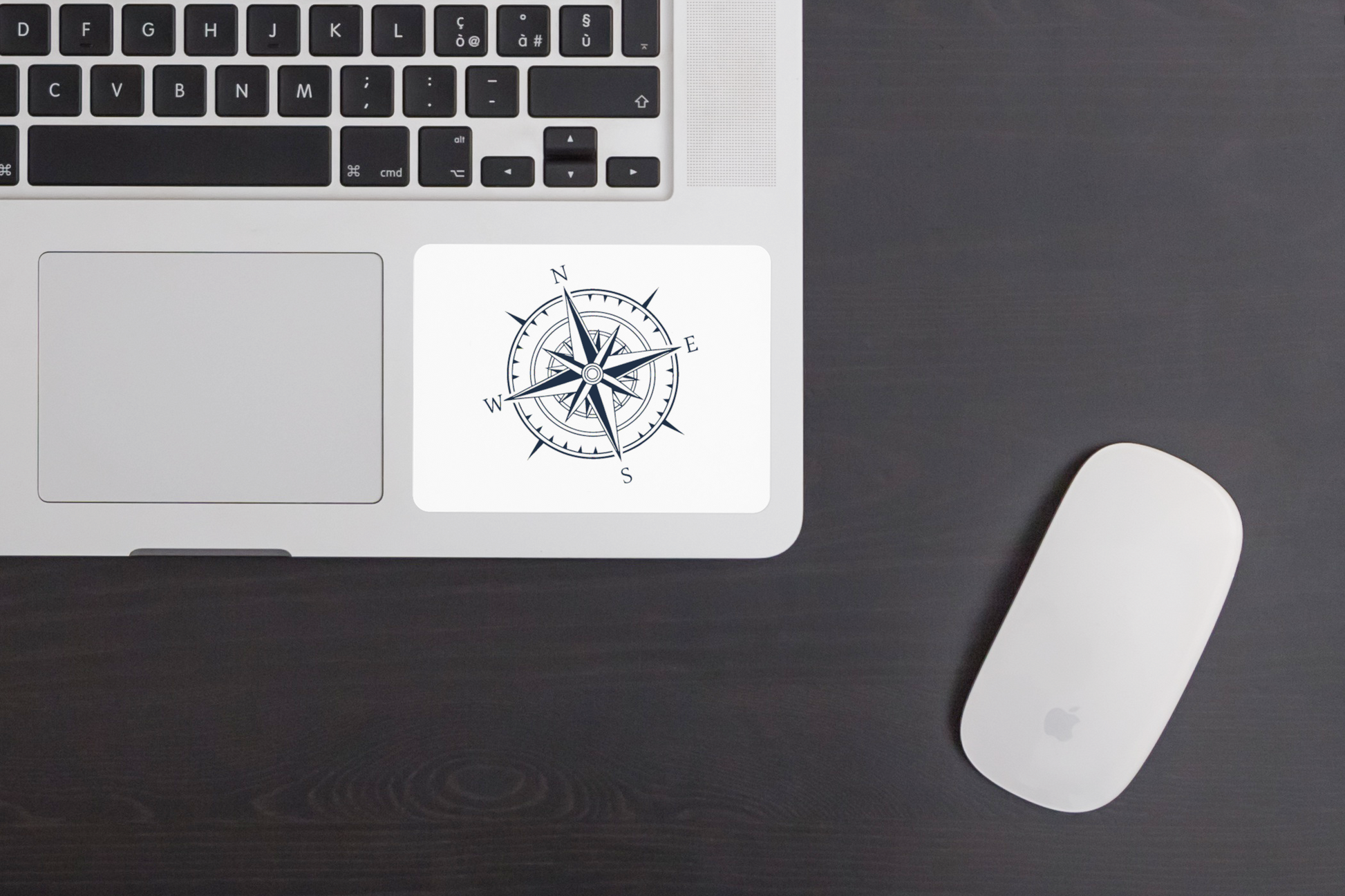 Sticker représentant une élégante rose des vents, parfait pour une ambiance nautique