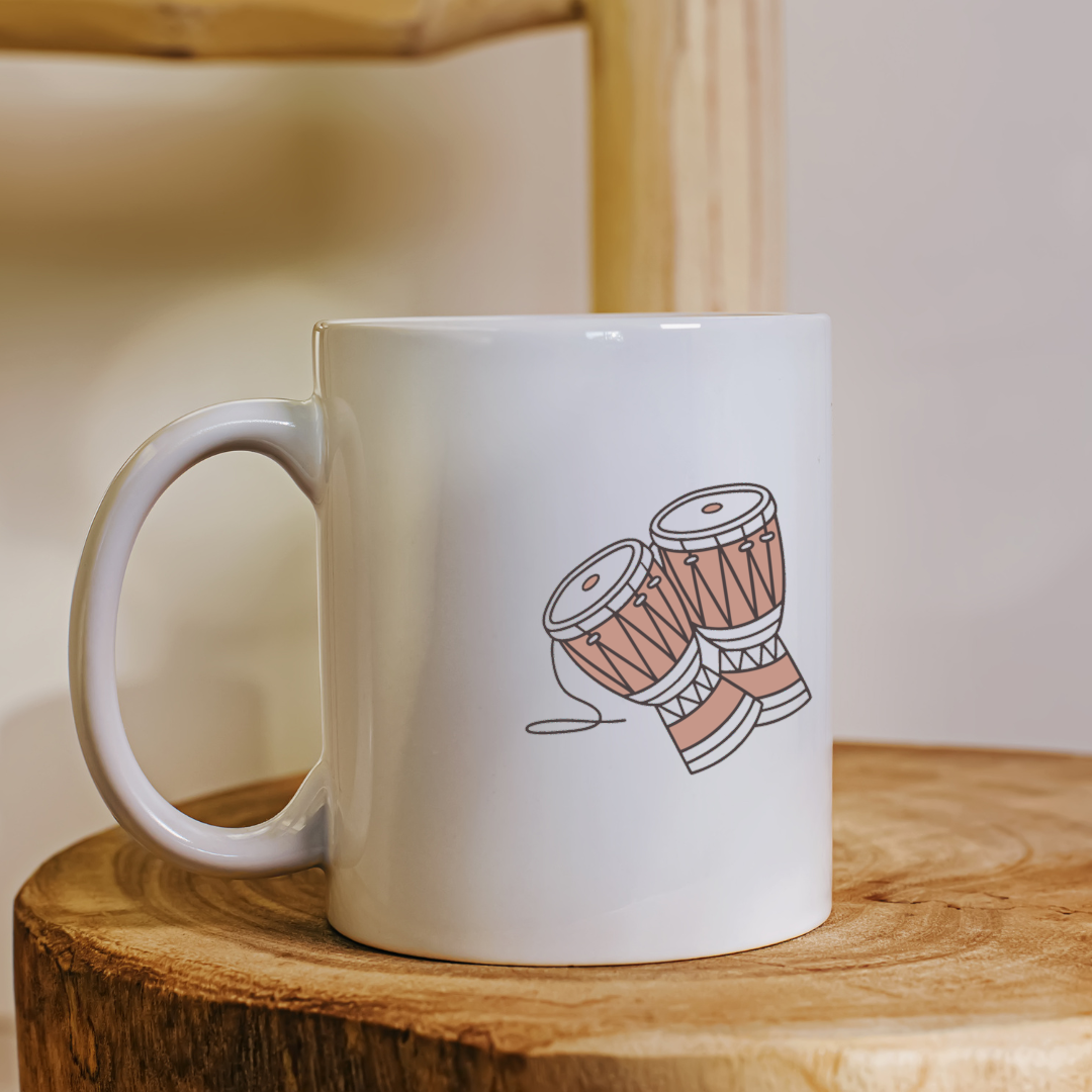Mug blanc avec motif bongos modernes pour une touche rythmique unique