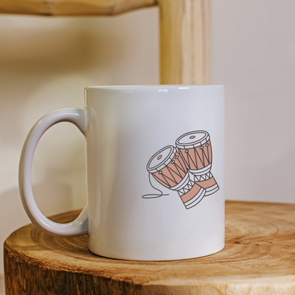 Mug blanc avec motif bongos modernes pour une touche rythmique unique