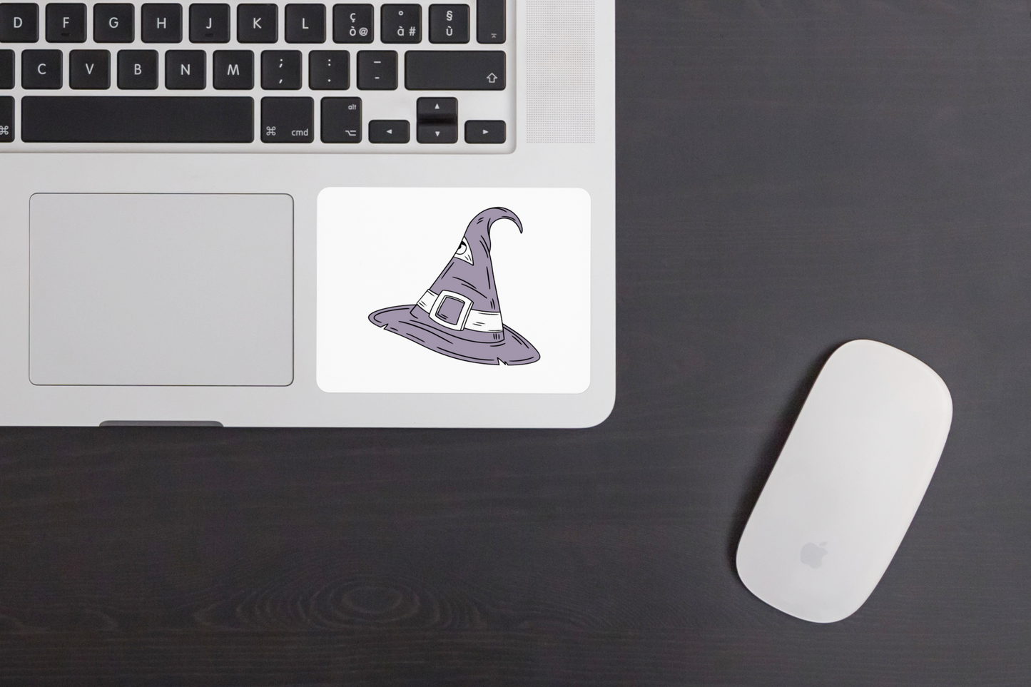 Sticker avec un chapeau de sorcier en style doodle, évoquant une magie mystique