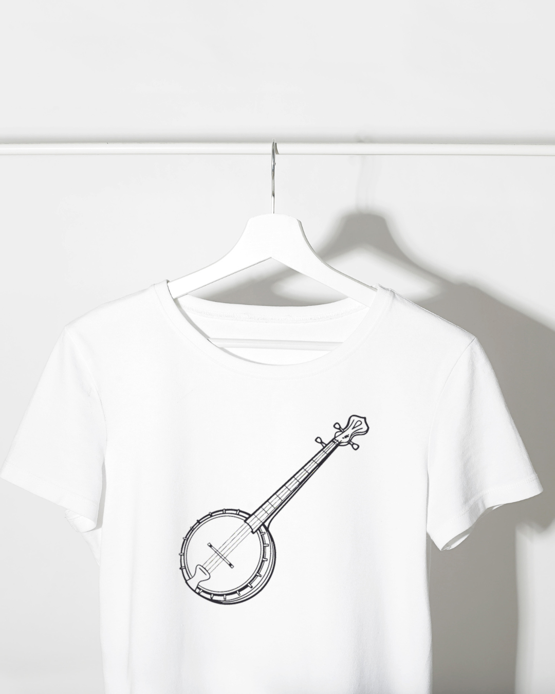 T-shirt avec un design musical minimaliste featuring un banjo élégant