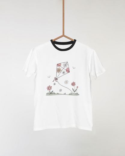 T-shirt avec cerf-volant fleuri printanier dans des tons pastel doux