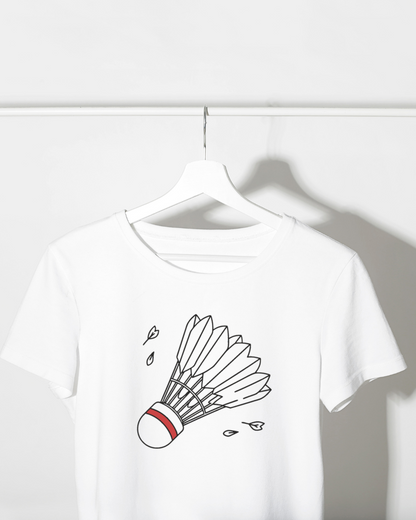 T-shirt sportif avec un volant de badminton en plein vol expressif