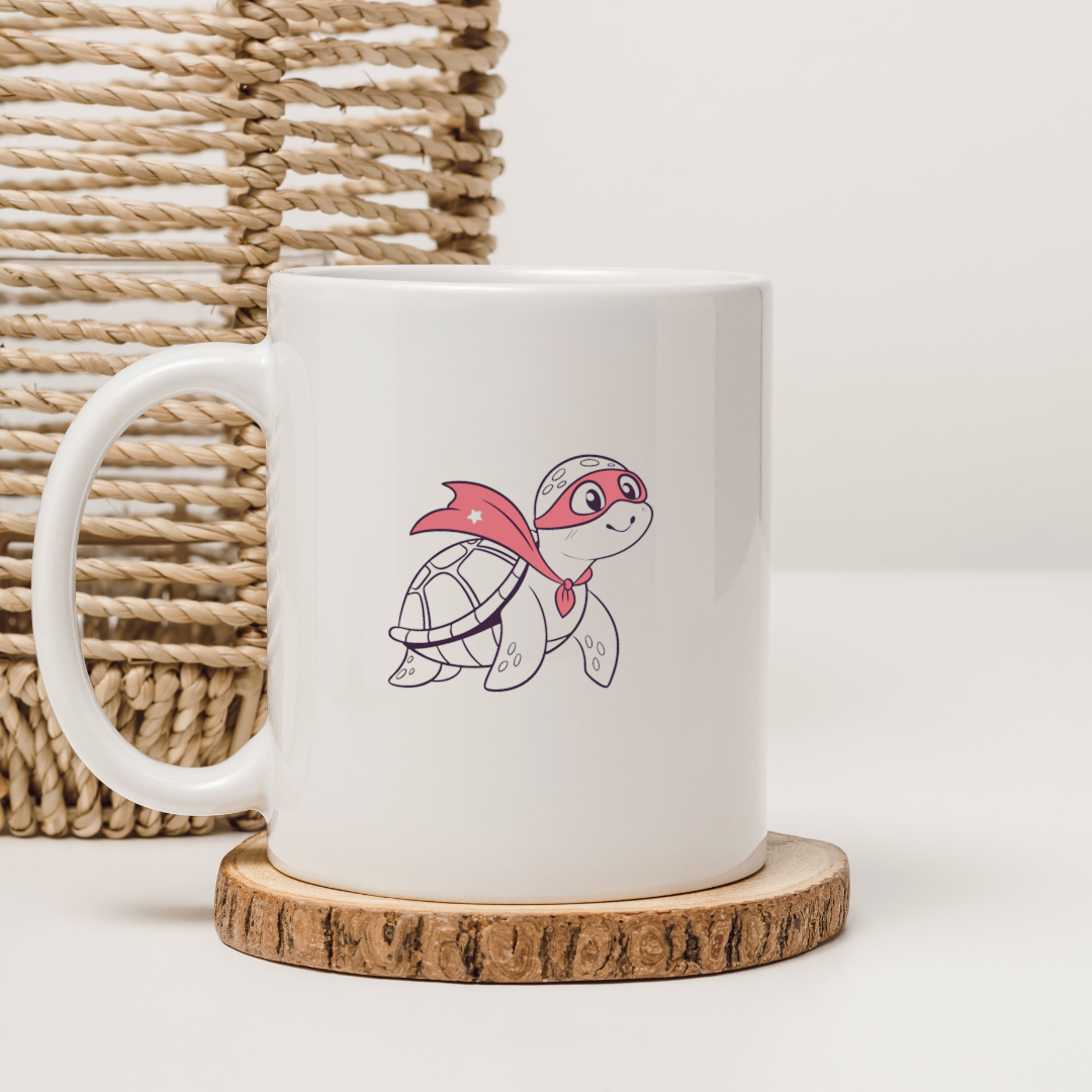 Mug aventure enfantine avec une tortue héroïque en style vectoriel simple