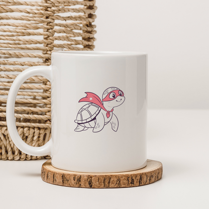 Mug aventure enfantine avec une tortue héroïque en style vectoriel simple